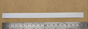 Ανακλαστική αυτοκόλλητη ταινία Insize SPI-9223-STICKER 19 cm, ασημί λωρίδα δίπλα σε χάρακα μέτρησης