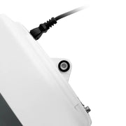 Πλάγια όψη θερμοζυγού ακριβείας PCE Instruments PCE-MA 200, λευκό σώμα με καλώδιο τροφοδοσίας και αλφάδι στάθμης