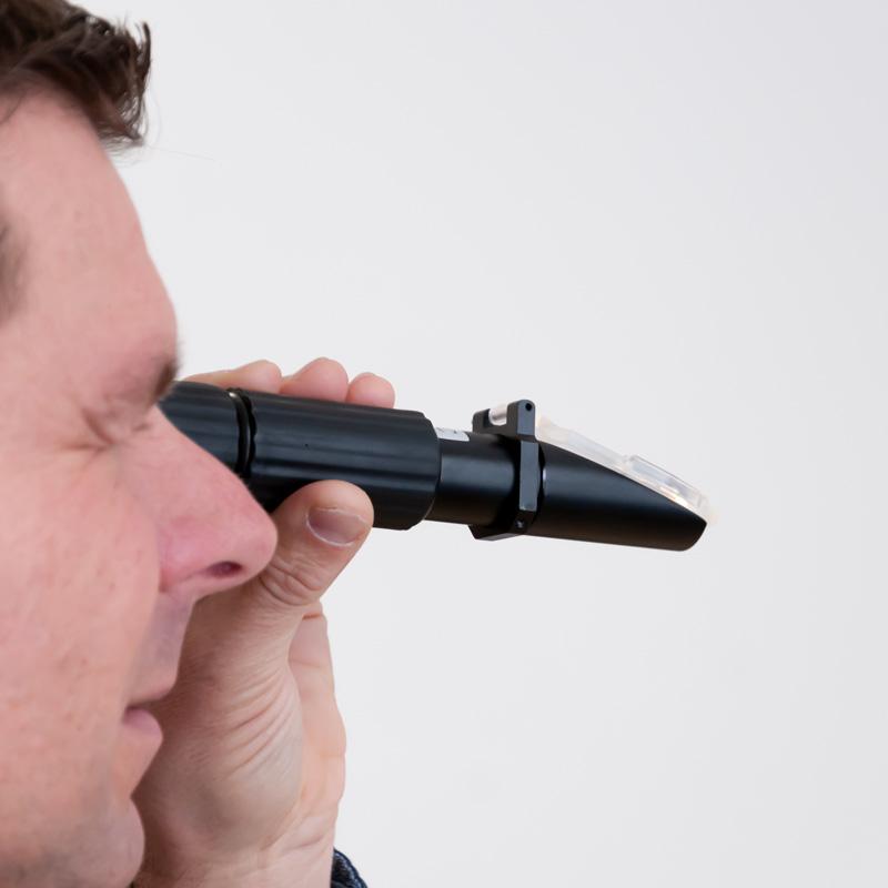 Διαθλασίμετρο LED 0-32% BRIX Pce