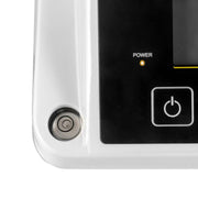 Λεπτομέρεια ζυγού χαρτιού PCE Instruments PCE-DMS 1100 με κουμπί on/off, ένδειξη POWER και αλφάδι στη γωνία
